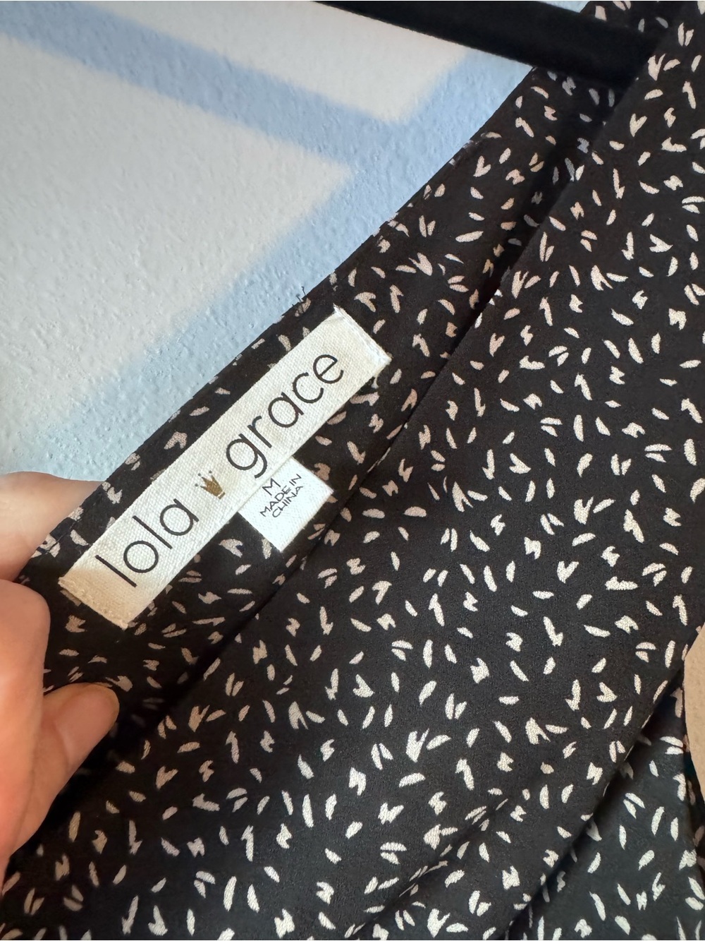Lola Grace Sleeveless Black and White V-Neck Mini Dress - Picture 4 of 5